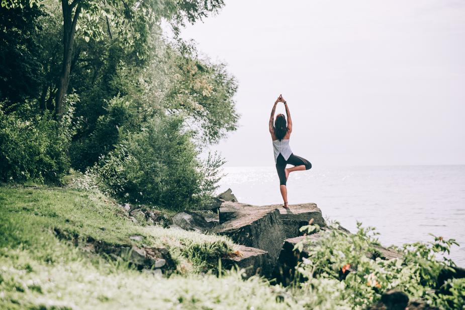 tree-pose-yoga-in-nature_925x