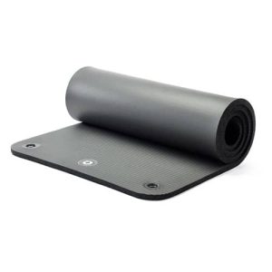 Deluxe pilates mat met oogjes ideaal om te sporten. Bekijk het assortiment op Yoga-Pilatesshop.nl!