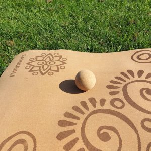 Deze massage bal van het merk Samarali is gemaakt van kurk én nu verkrijgbaar op Yoga-Pilatesshop.nl!