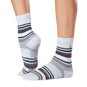 De antislip sokken van Tavi Noir in het model Jess Flamingle nu beschikbaar op Yoga-Pilatesshop.nl