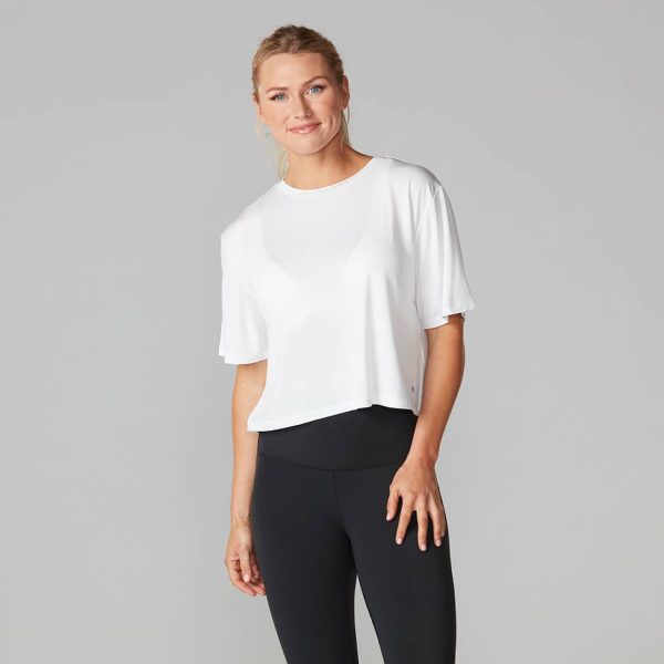 Maak je sportoutfit nu nog sportiever met de crop tee van Tavi Noir. Shop hem veilig en voordelig op Yoga-Pilatesshop.nl