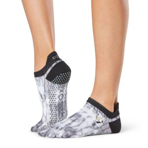 De antislip sokken Black Iris zijn de trendy sokken én nu beschikbaar op Yoga-Pilatesshop.nl