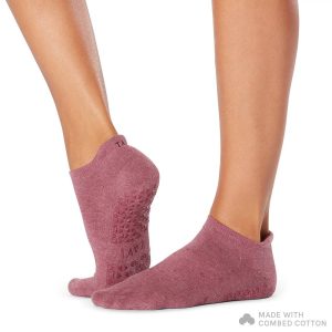 Antislip sokken Savvy Garnet verkrijgbaar bij Yoga-Pilatesshop.nl!