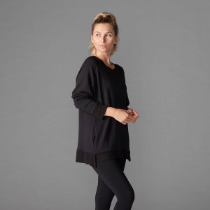 cozy sweatshirt Tavi Noir ebony is te koop bij Yoga-Pilatesshop
