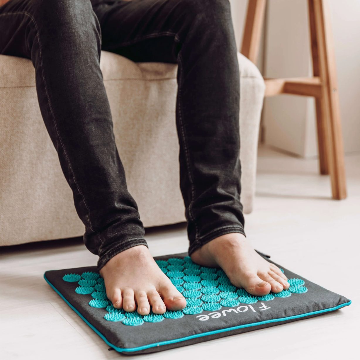 Eco nail mat small with more than 3500 pressure points!