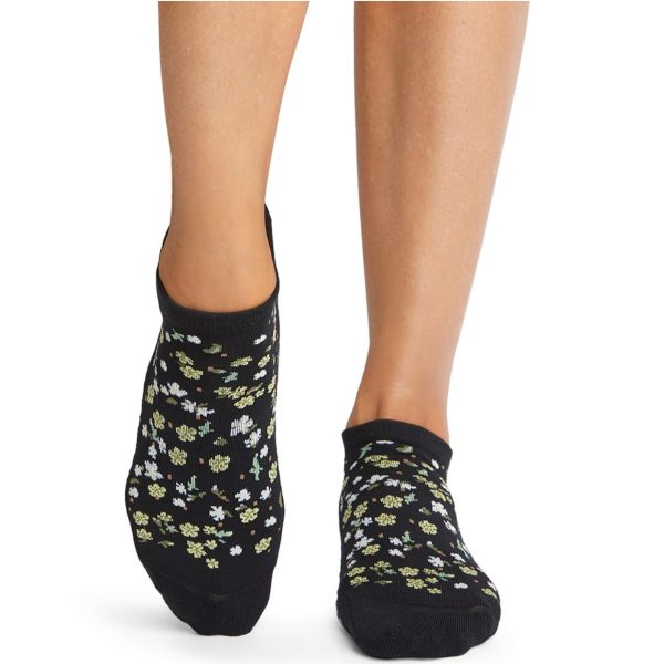 De Gebloemde Antislip sokken Savvy Ebony Flourish van Tavi Noir zijn nu te koop op Yoga-Pilatesshop