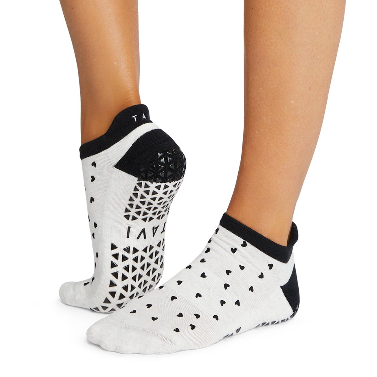 De zwart witte Antislip Sokken Savvy Follow Your Heart van Tavi Noir zijn nu te koop op Yoga-Pilatesshop!