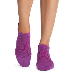 De paarse Antislip Sokken Savvy Violet Floral van Tavi Noir zijn nu te koop op Yoga-Pilatesshop!