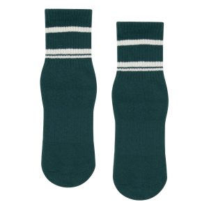 Deze stijlvolle groene Sporty Stripe antislip sokken van het merk MoveActive hebben alles wat je nodig hebt voor goede sokken met grip - Nu bij Yoga-Pilatesshop