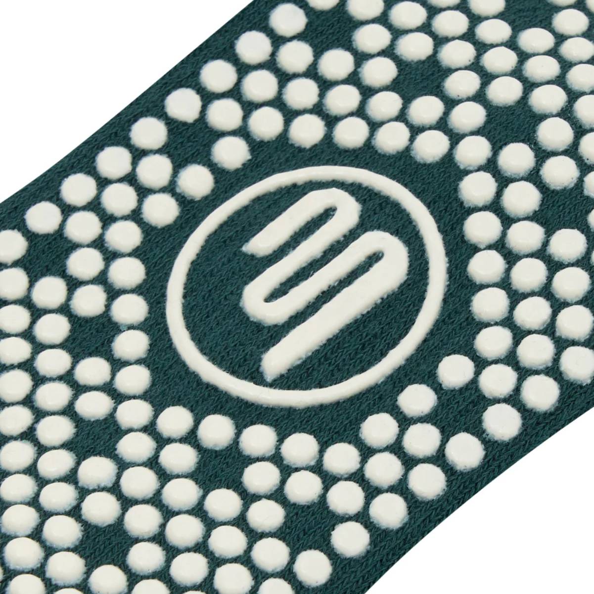 Deze stijlvolle groene Sporty Stripe antislip sokken van het merk MoveActive hebben alles wat je nodig hebt voor goede sokken met grip - Nu bij Yoga-Pilatesshop