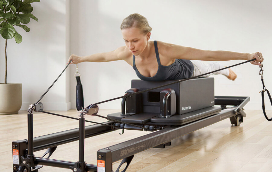 Kostenloses Jet Black Upgrade & kostenloses Pilates-Grundlagen-Set beim Kauf ausgewählter Merriethw-Geräte